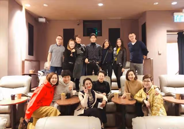 美貌依舊!前TVB三大當家花旦相聚,「古裝皇后」曾陷三角關係