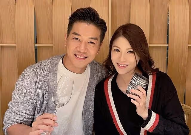 恭喜!TVB著名男星38歲富貴妻子剖腹產下二胎,正式宣布封肚