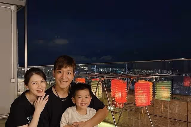 恭喜!TVB著名男星38歲富貴妻子剖腹產下二胎,正式宣布封肚