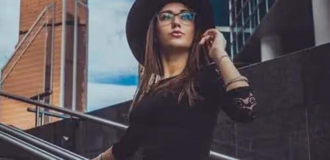 我是他的地下情人，知道他遠在國外有女人後，我控制不住地瘋狂