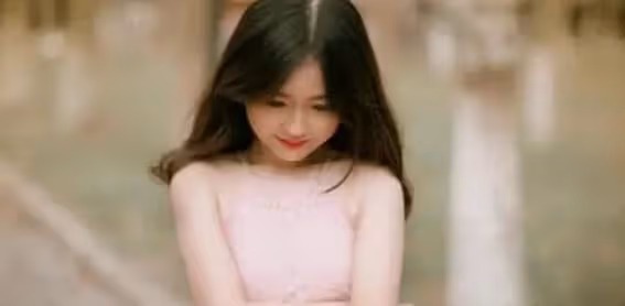 17歲開始，他定期往我卡里打錢，我心甘情願地配合他的任何要求