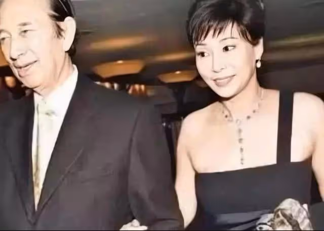 當年，陳婉珍能嫁給何鴻燊，最該感謝的是黎婉華，還是藍瓊纓？