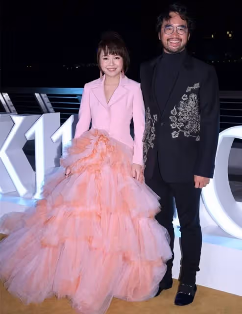 李嘉欣出席富豪派對,與劉鑾雄妻子甘比同場比美,珠光寶氣顯奢華