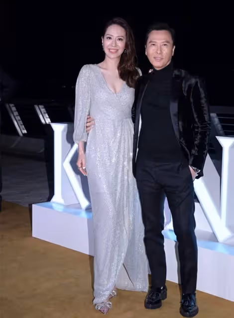 李嘉欣出席富豪派對,與劉鑾雄妻子甘比同場比美,珠光寶氣顯奢華