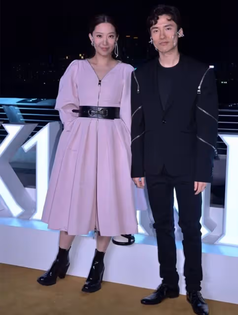 李嘉欣出席富豪派對,與劉鑾雄妻子甘比同場比美,珠光寶氣顯奢華