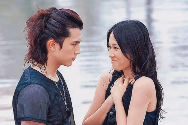 突然官宣結婚!對方還是個大渣男