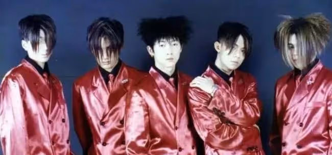 「吃奶罵娘」來圈錢的韓國明星，他們是偶像，還是「精神鴉片」？
