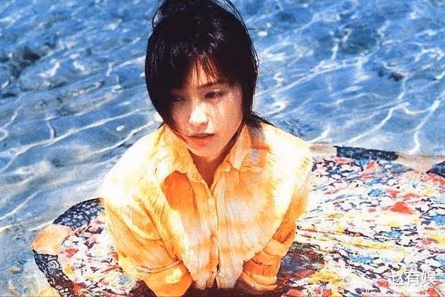 26歲欲當「情人」卻被拒，28歲和閨蜜共侍一夫，她為何淪落至此？