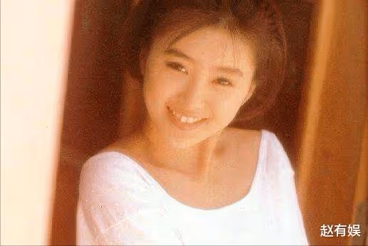 26歲欲當「情人」卻被拒，28歲和閨蜜共侍一夫，她為何淪落至此？