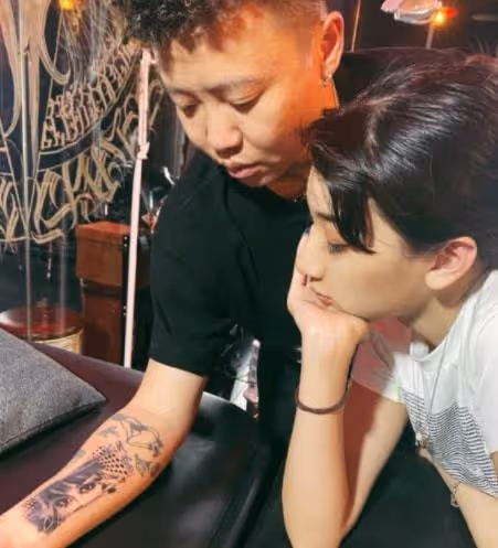 女星慘遭男友家暴!被掐著脖子打滿是血痕,男方出軌染病劣跡斑斑