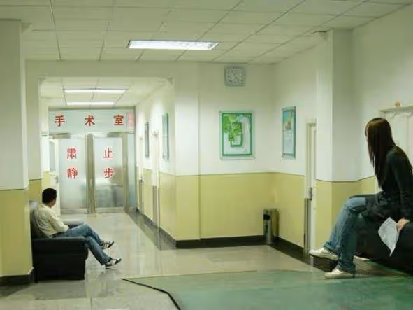 父母離婚,我跟了有錢母親,四年後父親病重,母親提出復婚