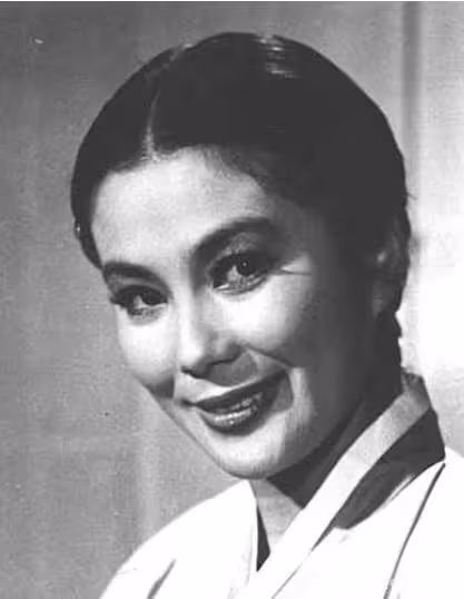她是「韓國的索菲亞·羅蘭」，和財閥聯姻後，留下了一聲嘆息