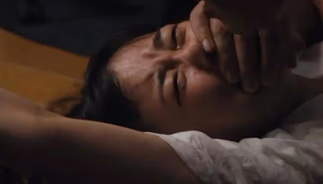 12歲我被拐了，黑暗的屋子裡，眼看著旁邊的漂亮姐姐被男人玷污