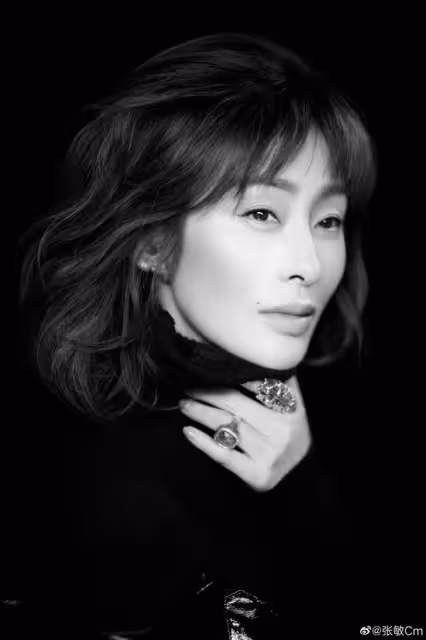 53歲最美「趙敏」疑嫁小10歲男友,男方友人泄密,被指藉機圈熱度