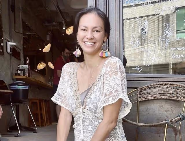 臨盆在即!40歲香港名模懷二胎38周,曬各種高難度瑜伽動作引熱議