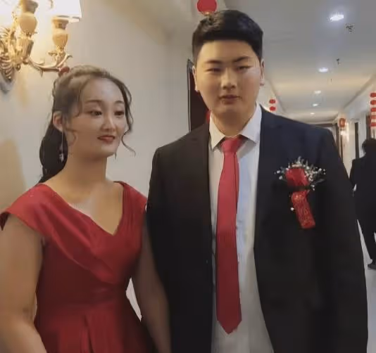 朱單偉凌晨改資料引熱議,朱家及經紀團隊才是最大的贏家?