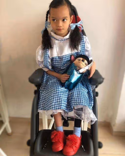 TVB前花旦為愛女慶生，小傢伙患罕見基因病，11歲仍無法獨立行走