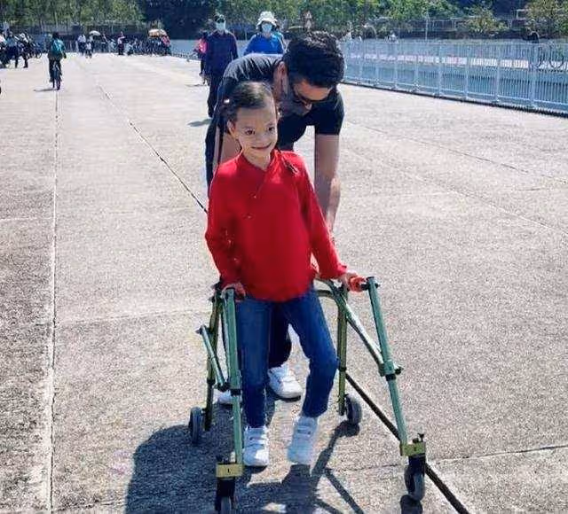 TVB前花旦為愛女慶生,小傢伙患罕見基因病,11歲仍無法獨立行走