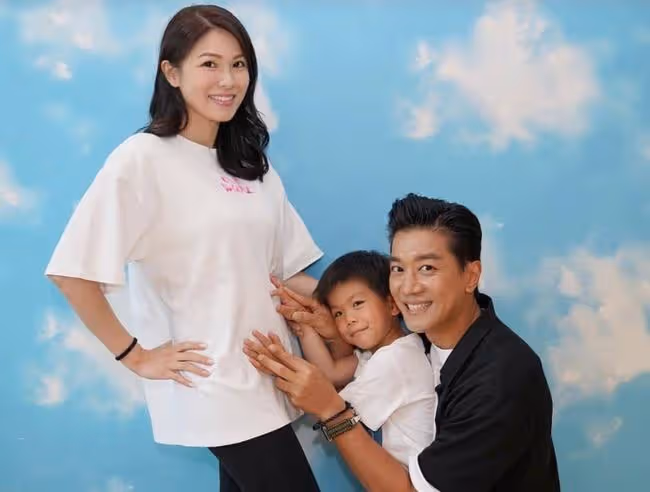 恭喜!5億駙馬黎諾懿再當爸,妻子提前2周剖腹,生下6.36斤男娃