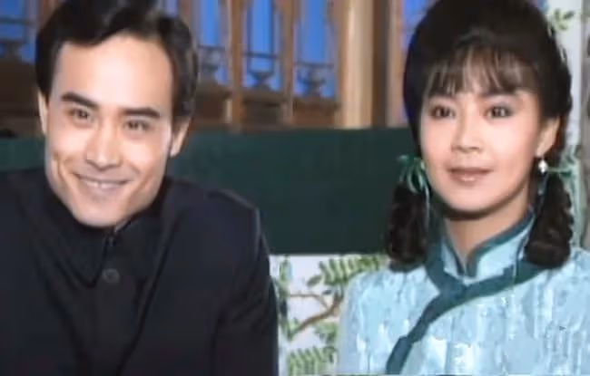 59歲男星施羽近照精神好,入行30年零緋聞,低調娶妻生娃家庭幸福