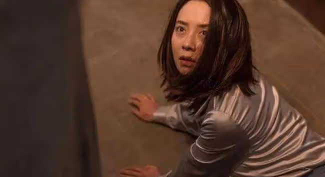 午夜我見到個街上慘叫的女孩，沒過多久，她神秘地失蹤了