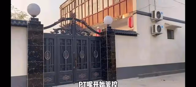 大衣哥家門口成了直播者的禁區,凡有直播必封禁,兩層閣樓變冷清