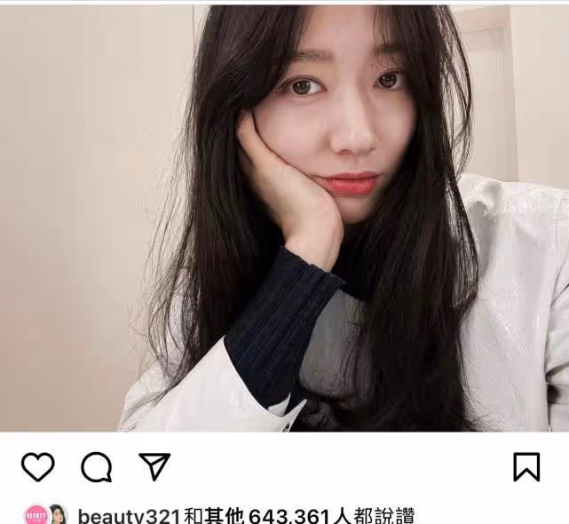 朴信惠分享近照，眼神清澈明亮，孕期臉上肉肉感明顯很有女人味