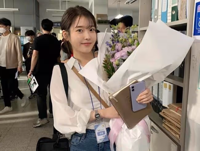 1.5億韓元買輛車給父親,IU家不用女兒辛苦錢,青春笑容不心酸