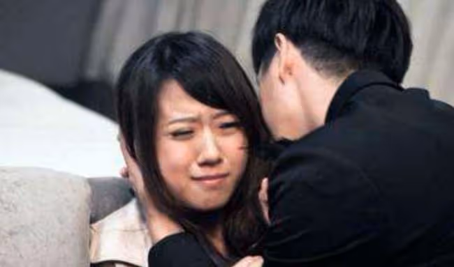 妹妹跳樓了,看了監控視頻我才知道,她曾被下了藥被不同男人玷污