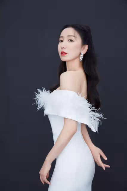 娛記說：趙麗穎不好惹？婁藝瀟臉崩了？陳翔毛曉彤的料？王鷗洗白？