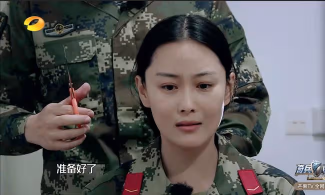 張馨予曬「合影」秀恩愛,卻因「皮膚細膩」被贊,自用面霜也火了