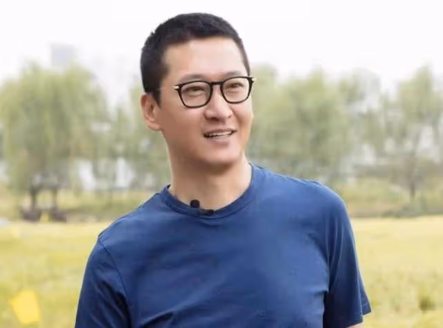 周傑深夜宣布「出櫃」,被爆私生活混亂後發聲:我承認我是gay
