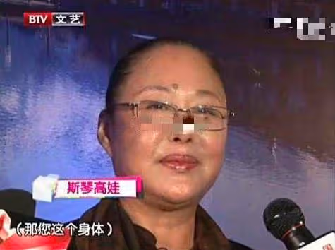 茶味不分年紀，當袁立遇上斯琴高娃，老演員間的明爭暗鬥太狠了！