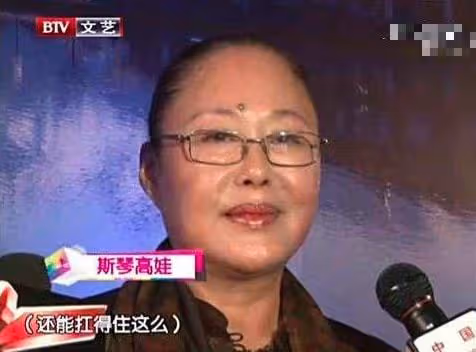茶味不分年紀，當袁立遇上斯琴高娃，老演員間的明爭暗鬥太狠了！