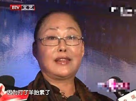 茶味不分年紀，當袁立遇上斯琴高娃，老演員間的明爭暗鬥太狠了！