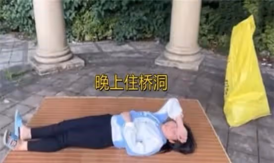 橫店20萬群演現狀：美女校花遍地，男群演無論美醜都成了香餑餑