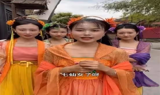 橫店20萬群演現狀：美女校花遍地，男群演無論美醜都成了香餑餑