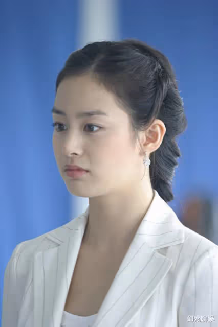 她擁有讓金喜善嫉妒的美貌，丈夫是亞洲舞王，地位堪比全智賢