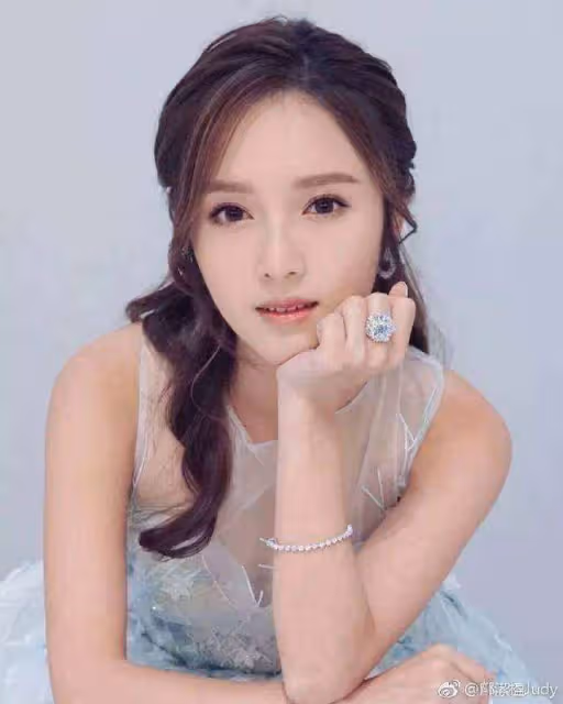 劇透!TVB宅男女神演活「萬朱莎華」女兒一角,卻難逃被賜死噩運