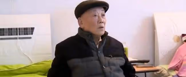八旬老教授退休工資一萬多，非要和保姆私奔，背後的原因讓人深思