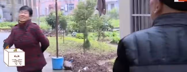 八旬老教授退休工資一萬多，非要和保姆私奔，背後的原因讓人深思