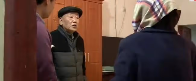 八旬老教授退休工資一萬多，非要和保姆私奔，背後的原因讓人深思