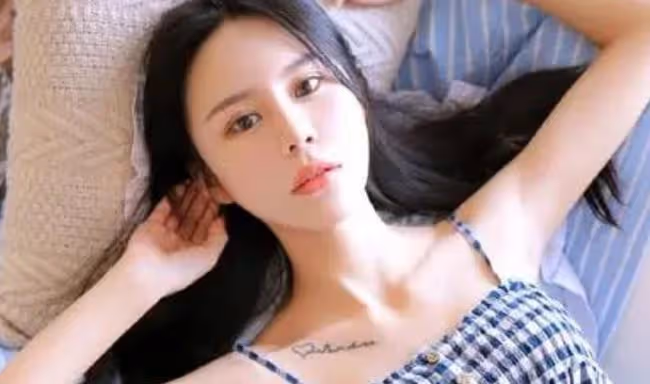 老公在夜場上班，玻璃門外，我看見他和一女子相互纏繞，浴火重重