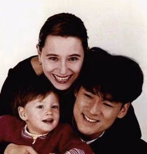 「主動過氣」周華健:爆紅時銷聲匿跡,只為被嘲「如母子」的愛妻