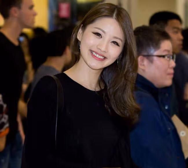恭喜!何傲兒姐姐公開戀情,攜富豪男友大秀恩愛,曾與蕭正楠相戀