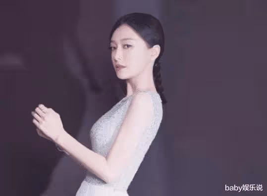 為前男友賠了千萬,和小19歲男明星組CP,秦嵐的人生到底有多瀟灑