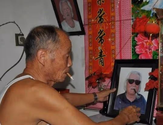 隱藏身世58年,73歲與成龍相見,成龍同父異母哥哥:無需弟弟幫助