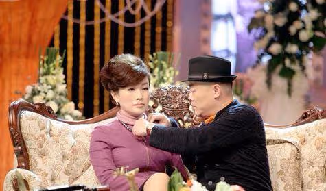 浙江女富婆胡潔,選擇離婚帶著女兒嫁給周立波,現狀讓人感慨