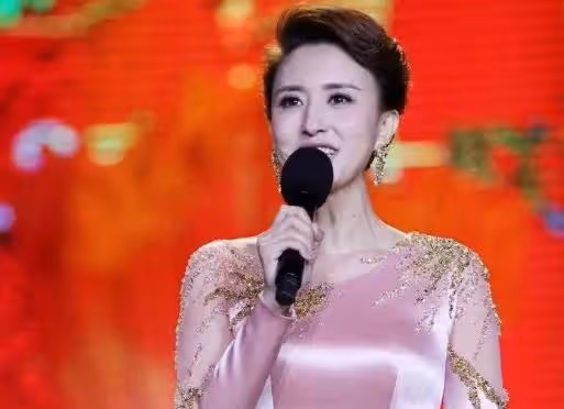 她是央視「台花」,嫁給比自己大20歲丈夫,現如今她怎麼樣了