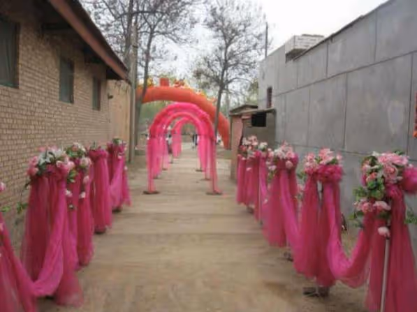 父親去世後弟弟結婚，我隨禮三千，和繼母離別之時，她給了我十萬